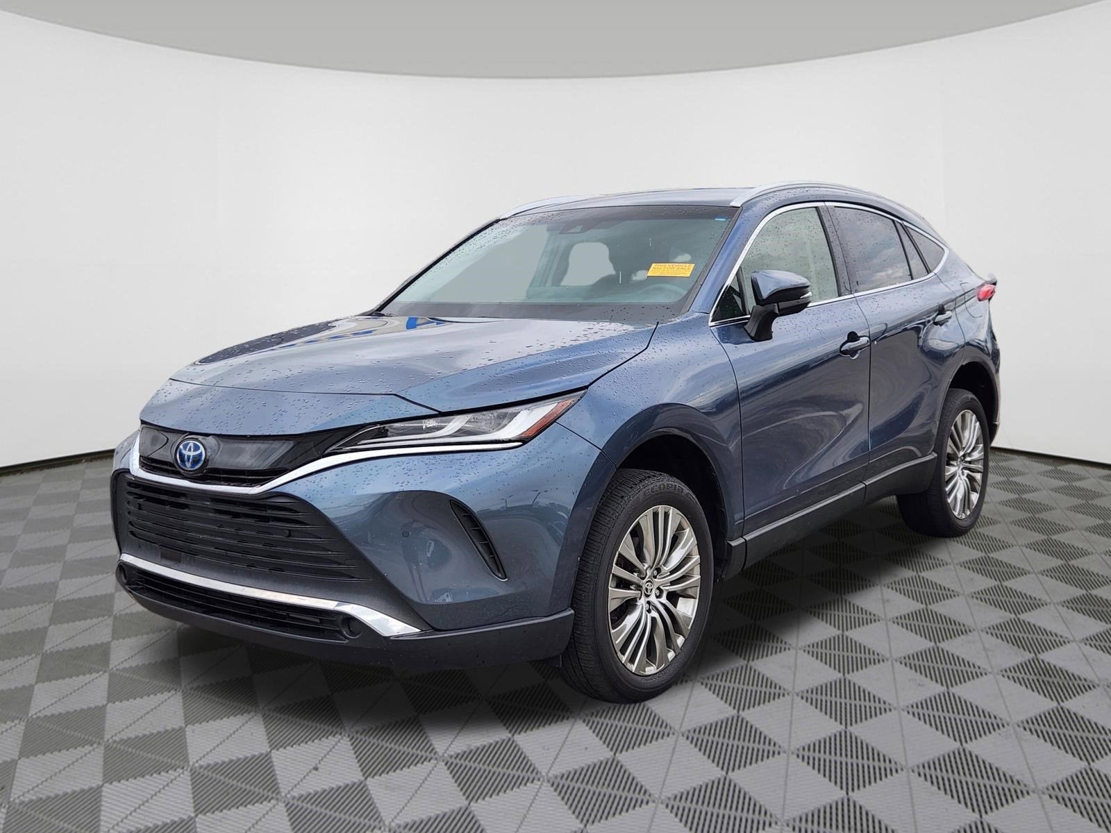 2022 Toyota Venza Base