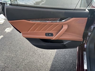 2022 Maserati Quattroporte Modena Q4