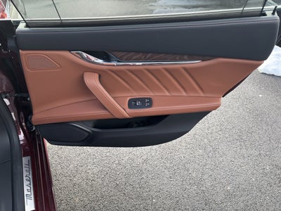 2022 Maserati Quattroporte Modena Q4