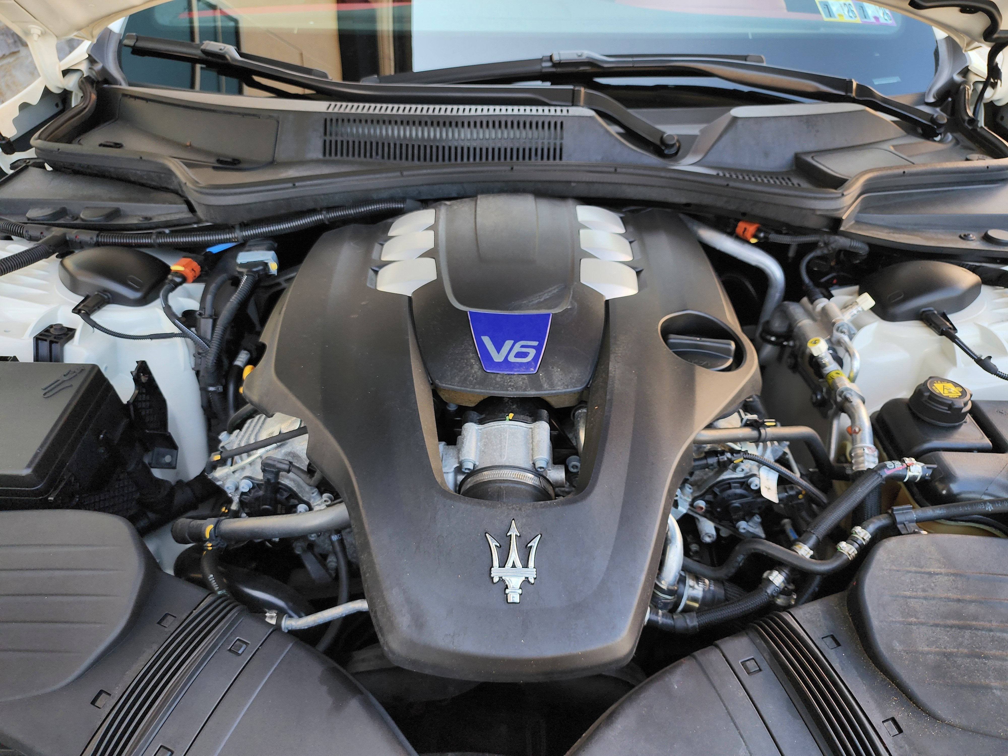 2022 Maserati Ghibli Modena Q4