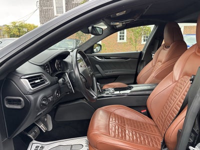 2022 Maserati Ghibli Modena Q4