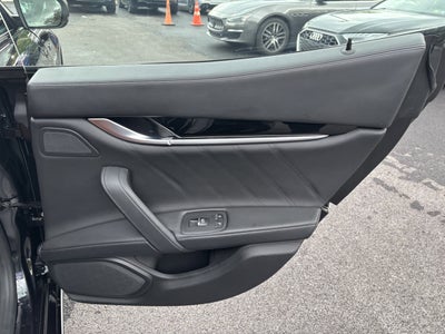 2022 Maserati Ghibli Modena Q4