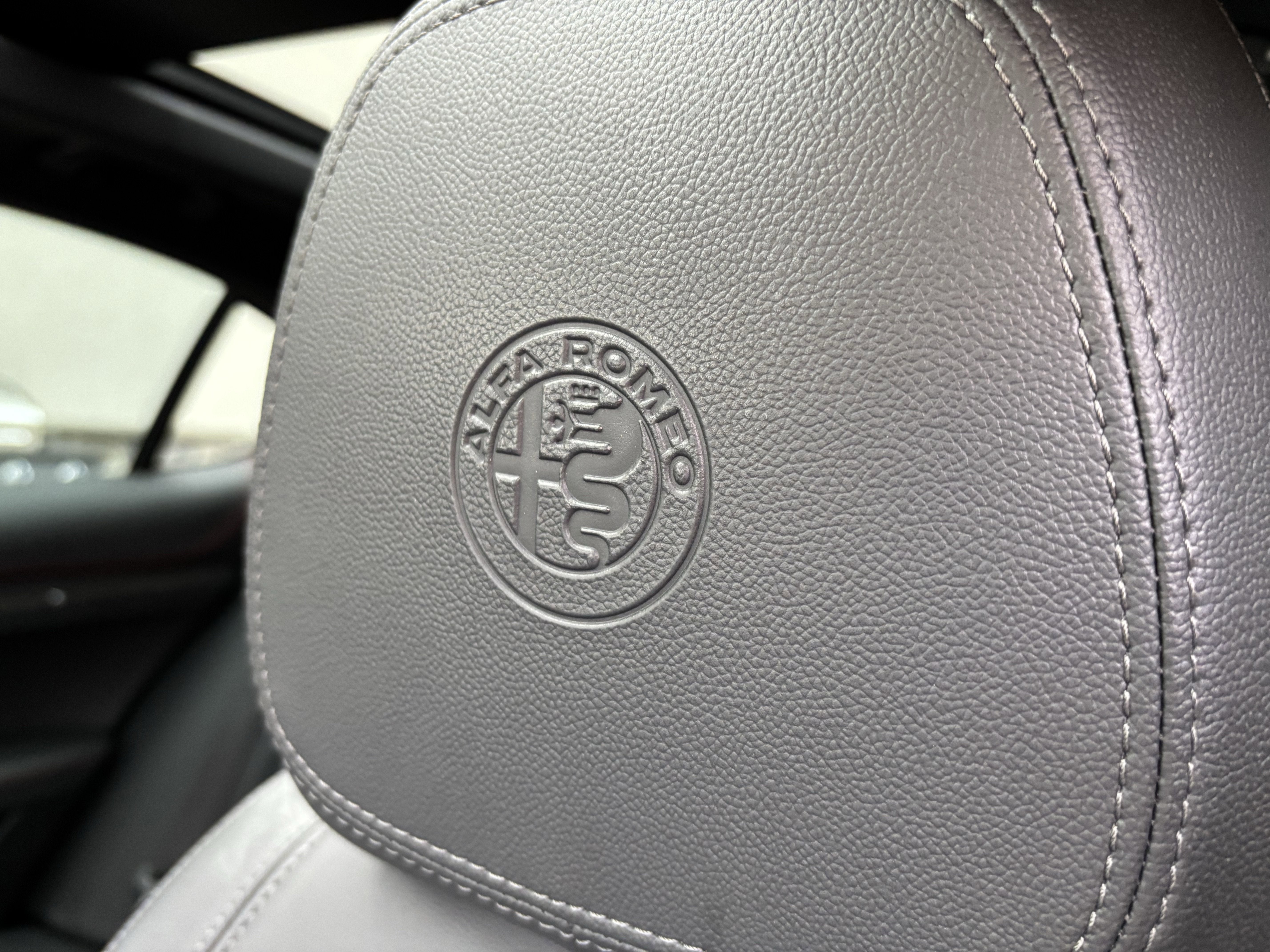 2023 Alfa Romeo Stelvio Estrema