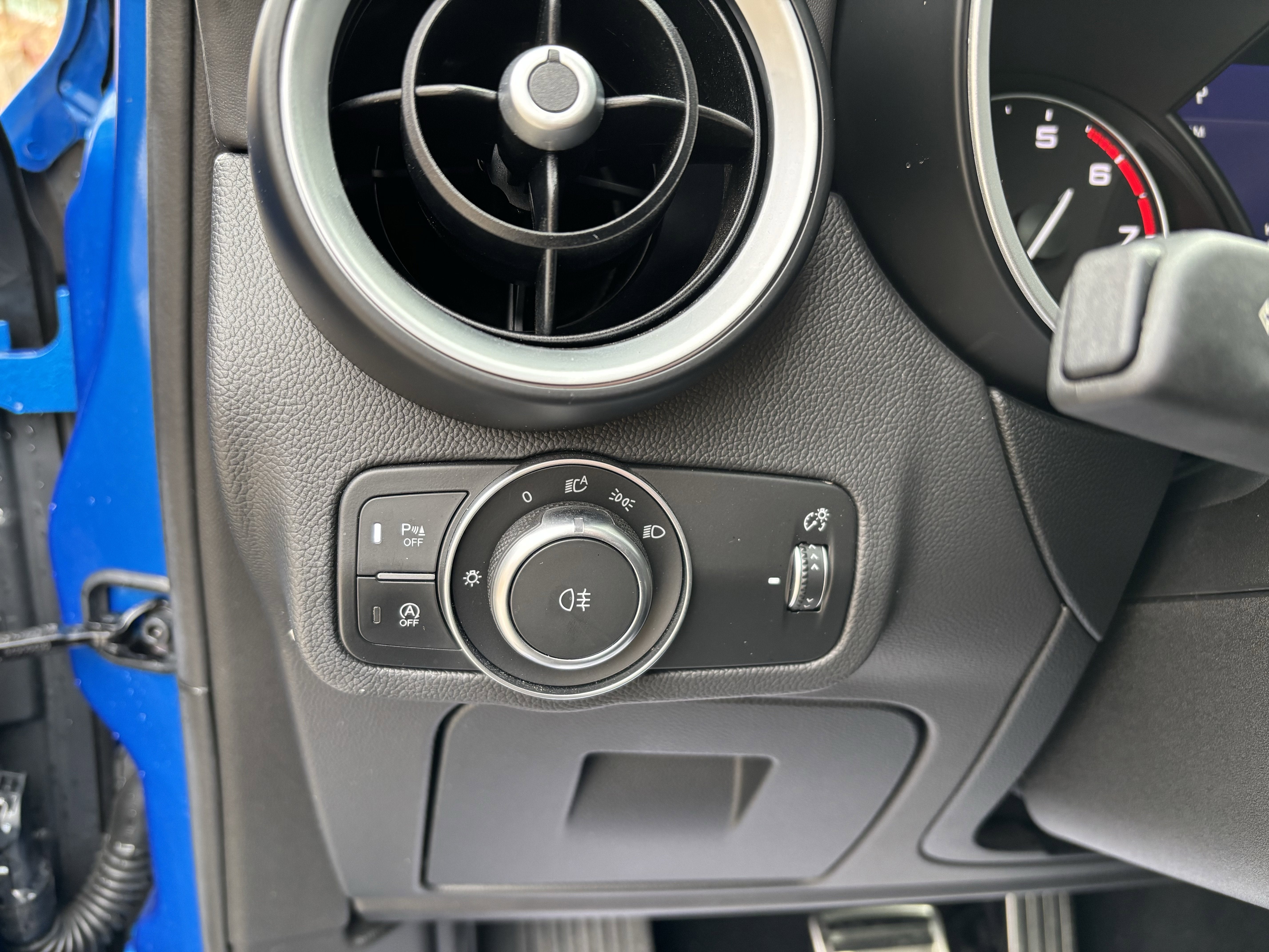 2023 Alfa Romeo Stelvio Estrema